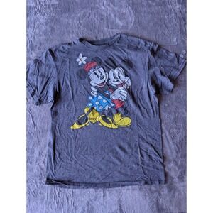 Disney Mickey and Minnie Hug Heather Grey Large  shirt Daisy L